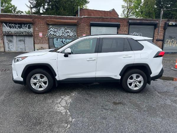 2021 TOYOTA RAV4 XLE HYBRID白色现